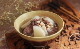 Canh xương hầm củ đậu: Lạ miệng, ngon cơm