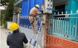 Điện lực Đông Hưng: Lắp đặt gần 39.000 công tơ điện tử đo xa cho khách hàng