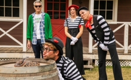 “Jackass Forever” làm lu mờ “Moonfall” với doanh thu dự kiến 20 triệu USD