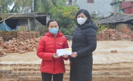 Trao kinh phí xây dựng nhà “Mái ấm tình thương” cho hội viên nghèo xã Tây Đô