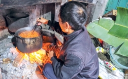 Tục thổi xôi gấc, làm bánh gấc ngày tết