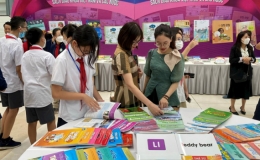 Bảo đảm đủ sách giáo khoa lớp 8 và lớp 11 cho học sinh trước khai giảng