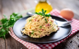 Cách làm mì carbonara cho ngày Valentine thêm lãng mạn