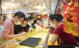 Giá vàng bất ngờ tăng vọt, cao nhất 9 tháng