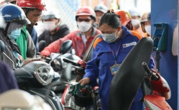 Giá xăng có thể tăng 300 đồng một lít