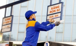 Giá xăng tăng, dầu giảm giá mạnh