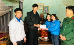 Huyện đoàn Quỳnh Phụ: Trao 10 suất quà cho tân binh có hoàn cảnh khó khăn