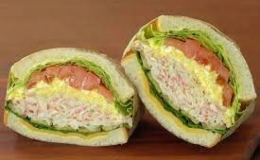 Sandwich thịt cua đủ dưỡng chất cho bữa cơm văn phòng