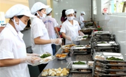 Tăng cường kiểm tra bếp ăn tập thể, dừng hoạt động cơ sở không an toàn