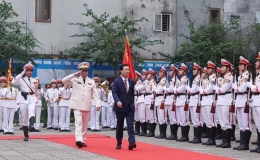 Chủ tịch nước thăm, kiểm tra công tác sẵn sàng chiến đấu, chúc Tết tại Bộ Tư lệnh Cảnh vệ và Bộ Tư lệnh Cảnh sát cơ động