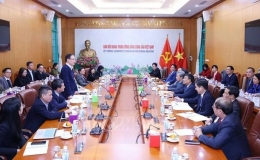 Đồng chí Lê Hoài Trung làm việc với Đoàn Trưởng Cơ quan đại diện Việt Nam tại nước ngoài nhiệm kỳ 2024-2027