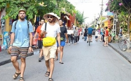 Khách quốc tế đến Việt Nam tăng 73,6%