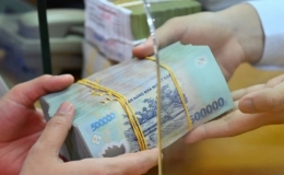 Lãi suất tiết kiệm tiếp tục giảm