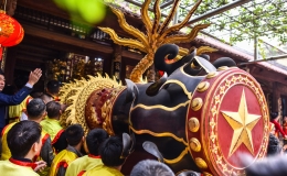 Lễ rước pháo khổng lồ làng Đồng Kỵ