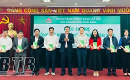 Ngân hàng CSXH Chi nhánh tỉnh: Khen thưởng 36 tập thể, 71 cá nhân trong hoạt động ủy thác cho vay vốn ưu đãi của Chính phủ