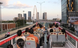 Nhiều điểm du lịch nhộn nhịp đón khách