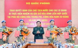 Trao quyết định của Chủ tịch nước cho các sĩ quan đi thực hiện nhiệm vụ gìn giữ hòa bình Liên hợp quốc