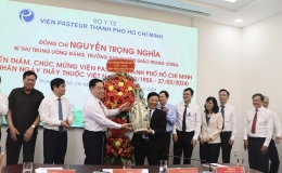 Trưởng ban Tuyên giáo Trung ương thăm, chúc mừng một số đơn vị y tế ở Thành phố Hồ Chí Minh