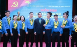 Không ngừng phấn đấu xứng đáng là đảng viên Đảng Cộng sản Việt Nam