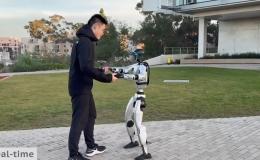 Robot nhảy múa, đấu võ điêu luyện như con người