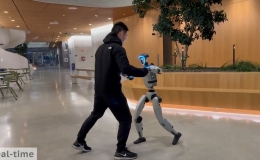 Robot nhảy waltz cùng con người