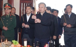 Tổng Bí thư Tô Lâm dâng hương tưởng niệm Anh hùng liệt sĩ tại Nghĩa trang liệt sĩ quốc gia Vị Xuyên