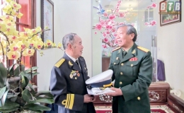Người quyết định lao tàu lên đảo