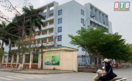 Tạm thời điều chuyển chủ nhiệm lớp đối với thầy giáo nhắn tin nhạy cảm với học sinh nữ