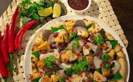 Kỳ lạ với món "Pizza bún đậu mắm tôm"