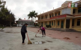 Học sinh lớp 12 tiếp tục đi học, học sinh lớp 10 và 11 nghỉ thêm 1 tuần