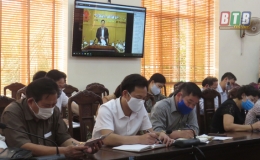 Đẩy mạnh việc dạy học qua Internet, truyền hình