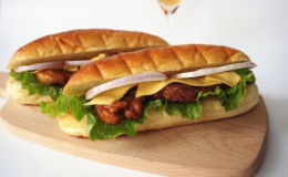 Hàng quán đóng cửa, tự làm bánh mì kẹp siêu ngon ăn sáng thật dễ dàng