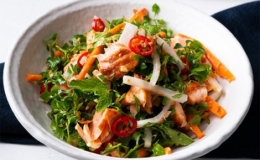 Cách làm salad cá hồi chuẩn vị Việt