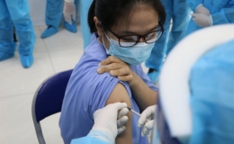 Thêm 4.793 người được tiêm vắc xin phòng COVID-19