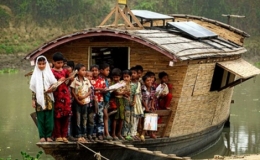 Trường học nổi trên sông ở Bangladesh