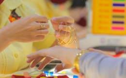 Giá vàng bật tăng mạnh