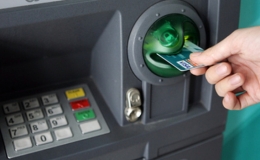 Giao dịch rút tiền mặt qua ATM giảm mạnh