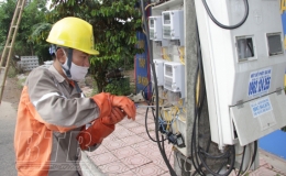 Lắp đặt tr&ecirc;n 455.000 c&ocirc;ng tơ điện tử đo xa