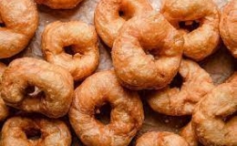 Món bánh rán đường phố phổ biến ở châu Phi