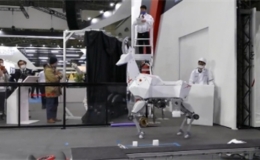 Robot chở 100 kg hàng hóa ở Nhật Bản