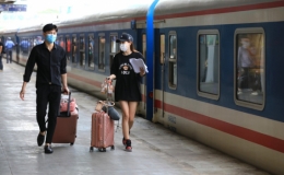 Vé tàu tiếp tục giảm sâu