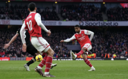 Arsenal ngược dòng khó tin ở Ngoại hạng Anh