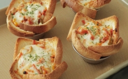 Biến tấu pizza hấp dẫn trên bánh mì lát