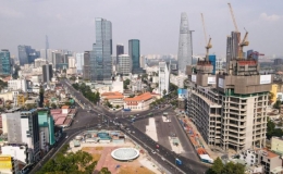 Cận cảnh giếng trời hoa sen khổng lồ ga Bến Thành