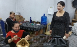 Chị Vũ Thị Thanh Bình tạo việc làm cho nhiều lao động nữ