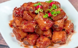 Công thức làm sườn om nước dừa đậm đà, cực hao cơm