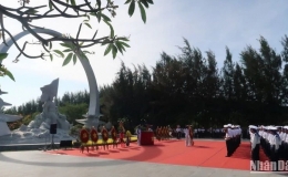 Dâng hương, tưởng niệm các anh hùng liệt sĩ đã anh dũng hy sinh trong sự nghiệp bảo vệ chủ quyền biển, đảo thiêng liêng của Tổ quốc