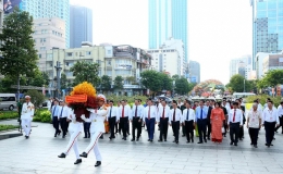 Lãnh đạo Đảng, Nhà nước và Hội Nhà báo Việt Nam dâng hoa tưởng niệm Chủ tịch Hồ Chí Minh