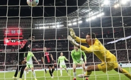 Leverkusen lập lại cách biệt 10 điểm với Bayern