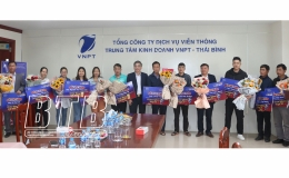 Trung tâm Kinh doanh VNPT-Thái Bình: Trao thưởng cho 12 khách hàng trong chương trình “Siêu bão vàng – Ngàn may mắn”
